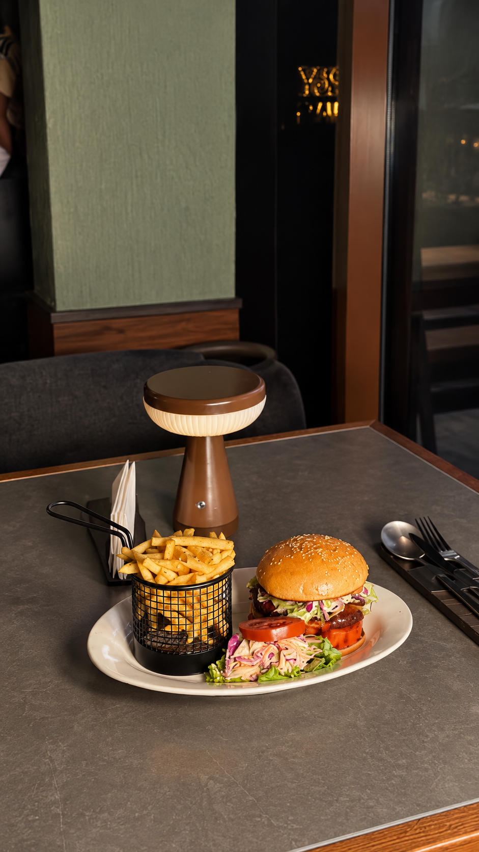 YASE CHICKEN BURGER